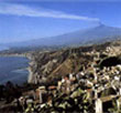 Taormina, il mare e l'Etna sullo sfondo