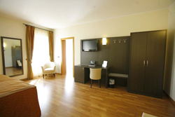 Vendesi hotel 4 stelle a Gualtieri (RE)