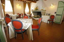 Vendesi hotel 4 stelle a Gualtieri (RE)