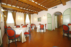 Vendesi hotel 4 stelle a Gualtieri (RE)