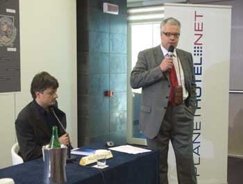 Tiziano Aglieri Rinella della Facolt� di Turismo di IULM e Raffaello Zanini - Presidente di PLANETHOTEL.NET durante il Convegno HOTEL EXPERIENCE